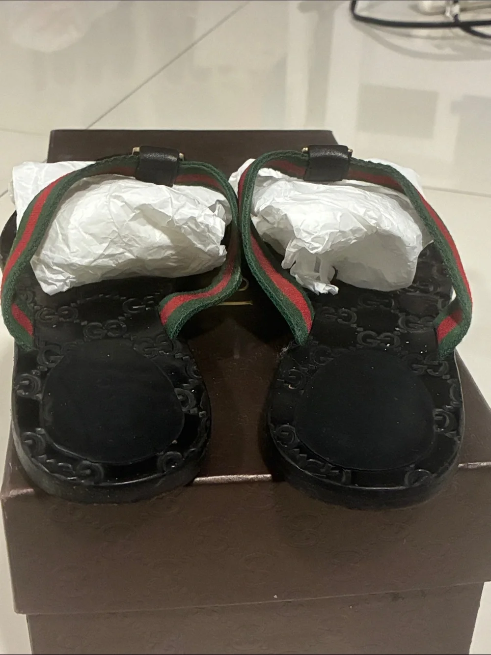 Gucci sandals Authentic w box